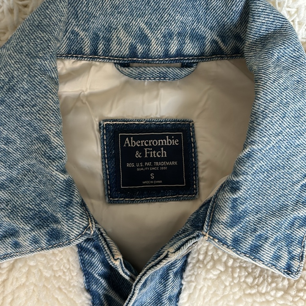 A&F Sherpa denim jacket - Picture 2 of 8